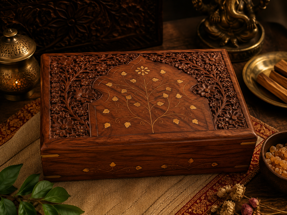 Caja de Madera Incrustaciones de Bronce · India